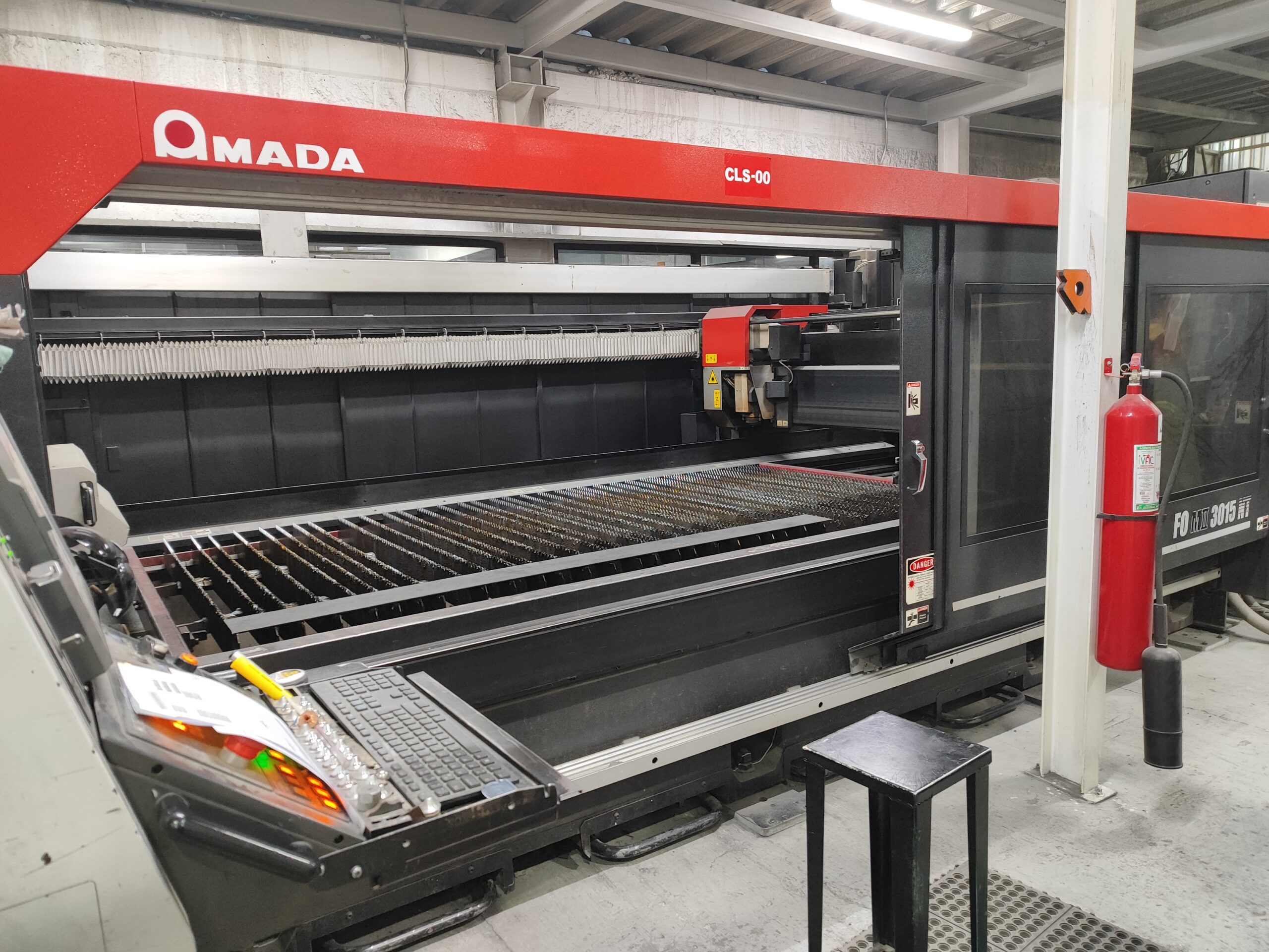 Máquina de corte láser AMADA FO-3015 MII NT